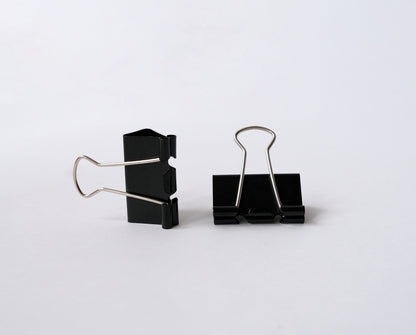 Schwarze Büroklammern aus Metall, 2 Stück